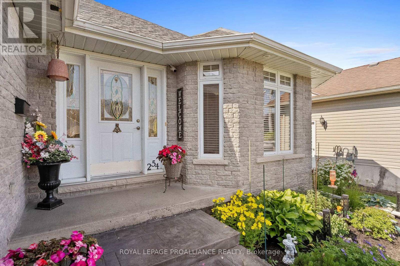 Brighton, ON K0K1H0,254 RAGLAN STREET