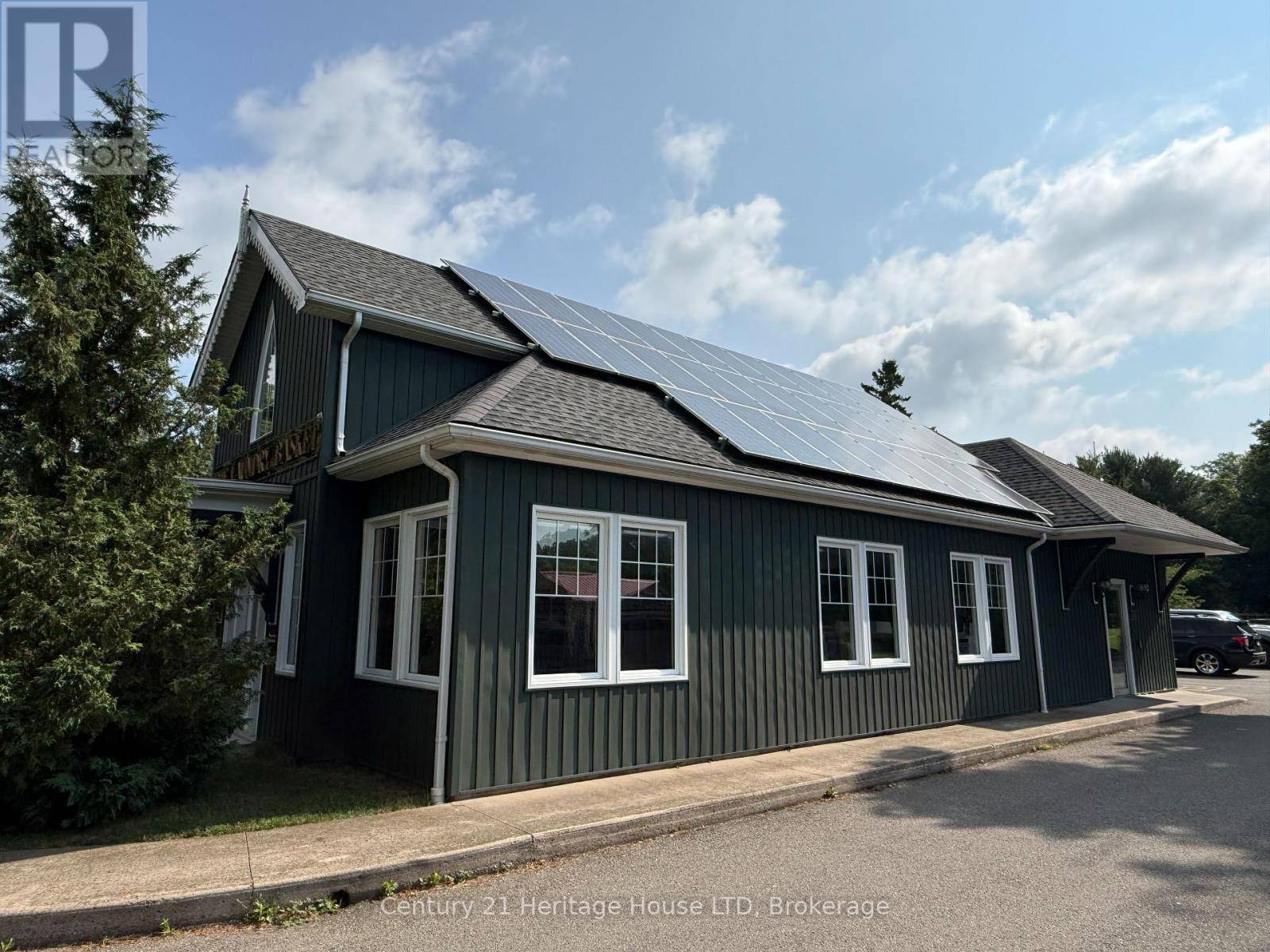Fort Erie (ridgeway), ON L0S1N0,468 RIDGE ROAD N
