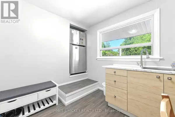 Deep River, ON K0J1P0,60 LAURIER AVENUE