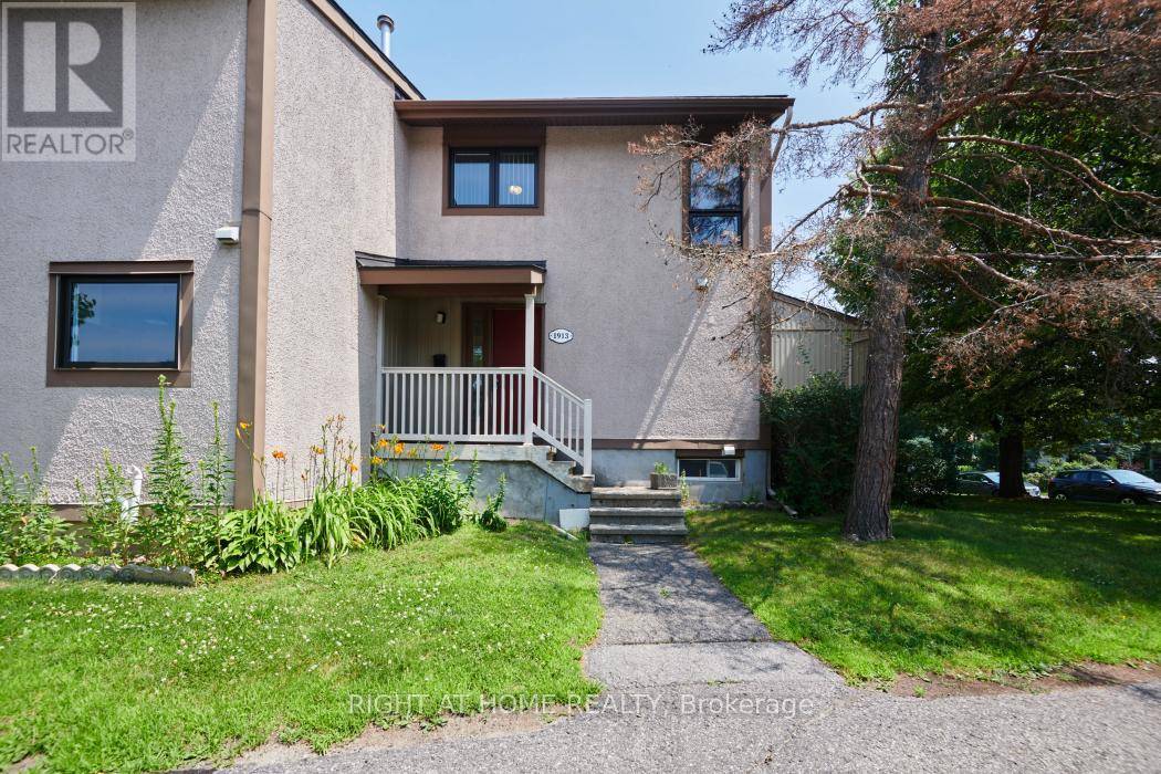 1913 Stonehenge CRES South #92, Ottawa, ON K1B4N7