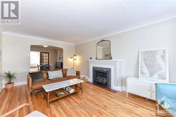 Ottawa, ON K1M1X6,118 IVY CRESCENT