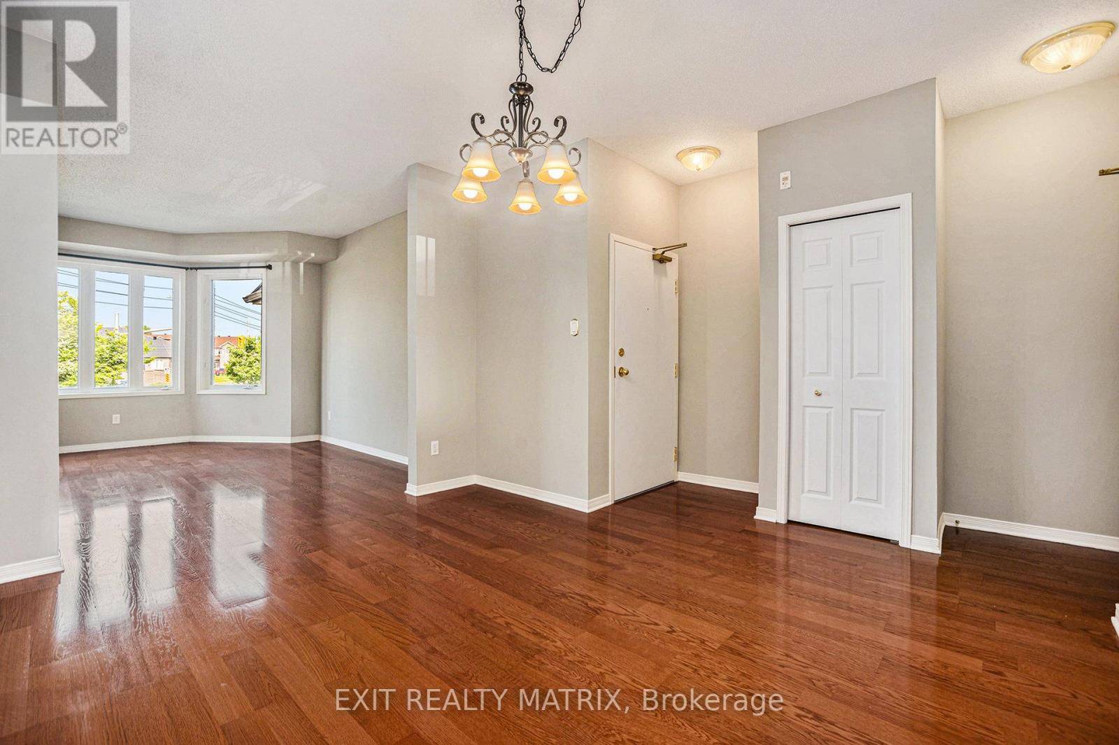 Ottawa, ON K4A0C1,2086 Valin ST #4