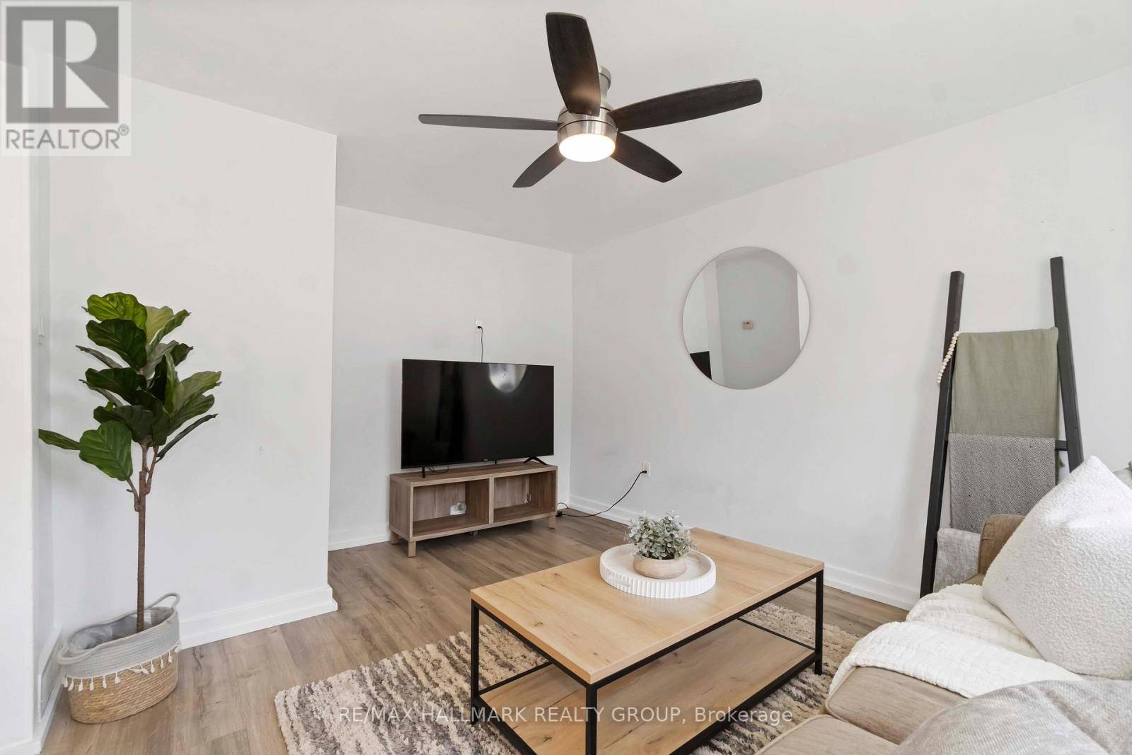 Renfrew, ON K7V3E3,270 HARRY STREET