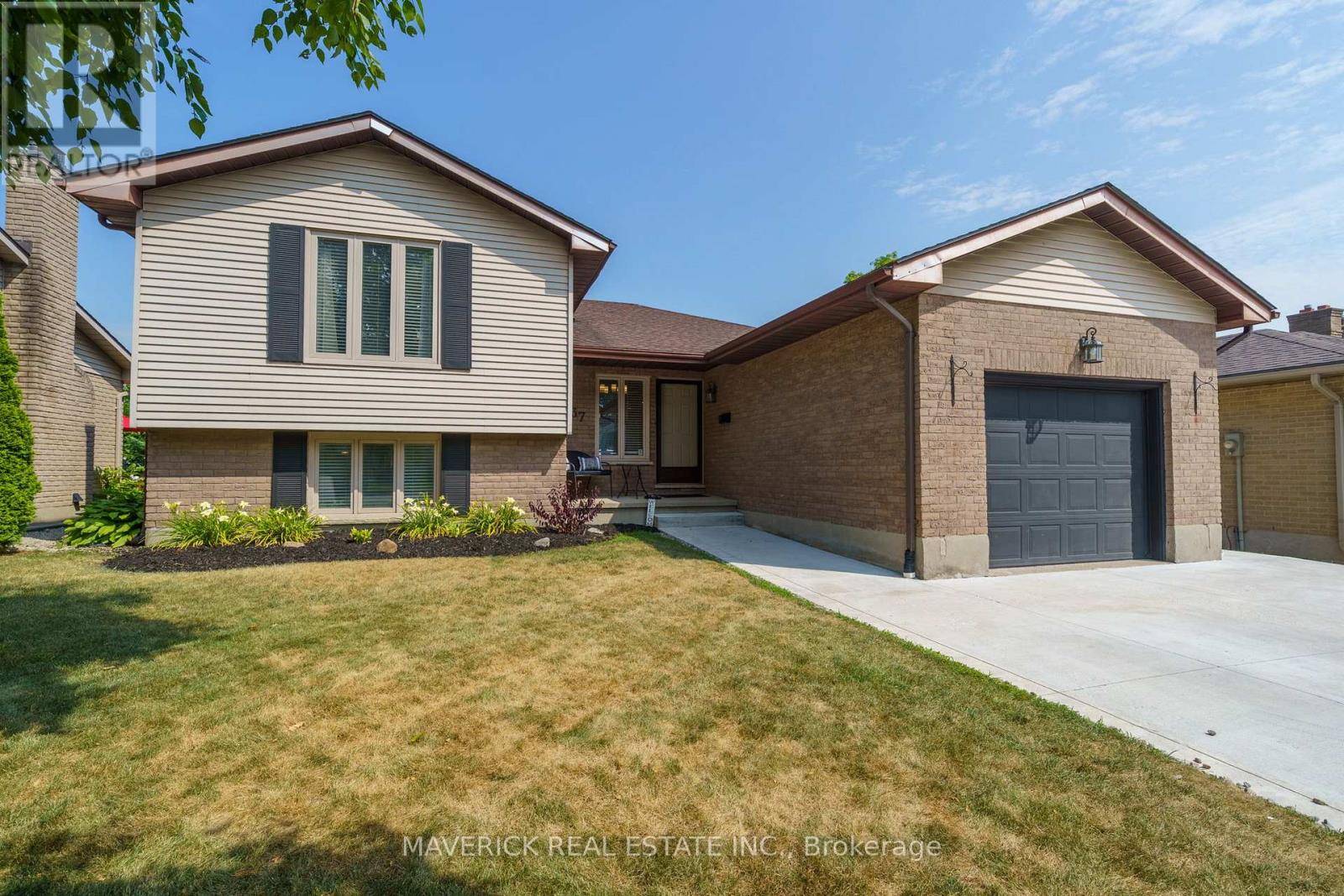 1237 GLENORA DRIVE, London North (north H), ON N5X2P6