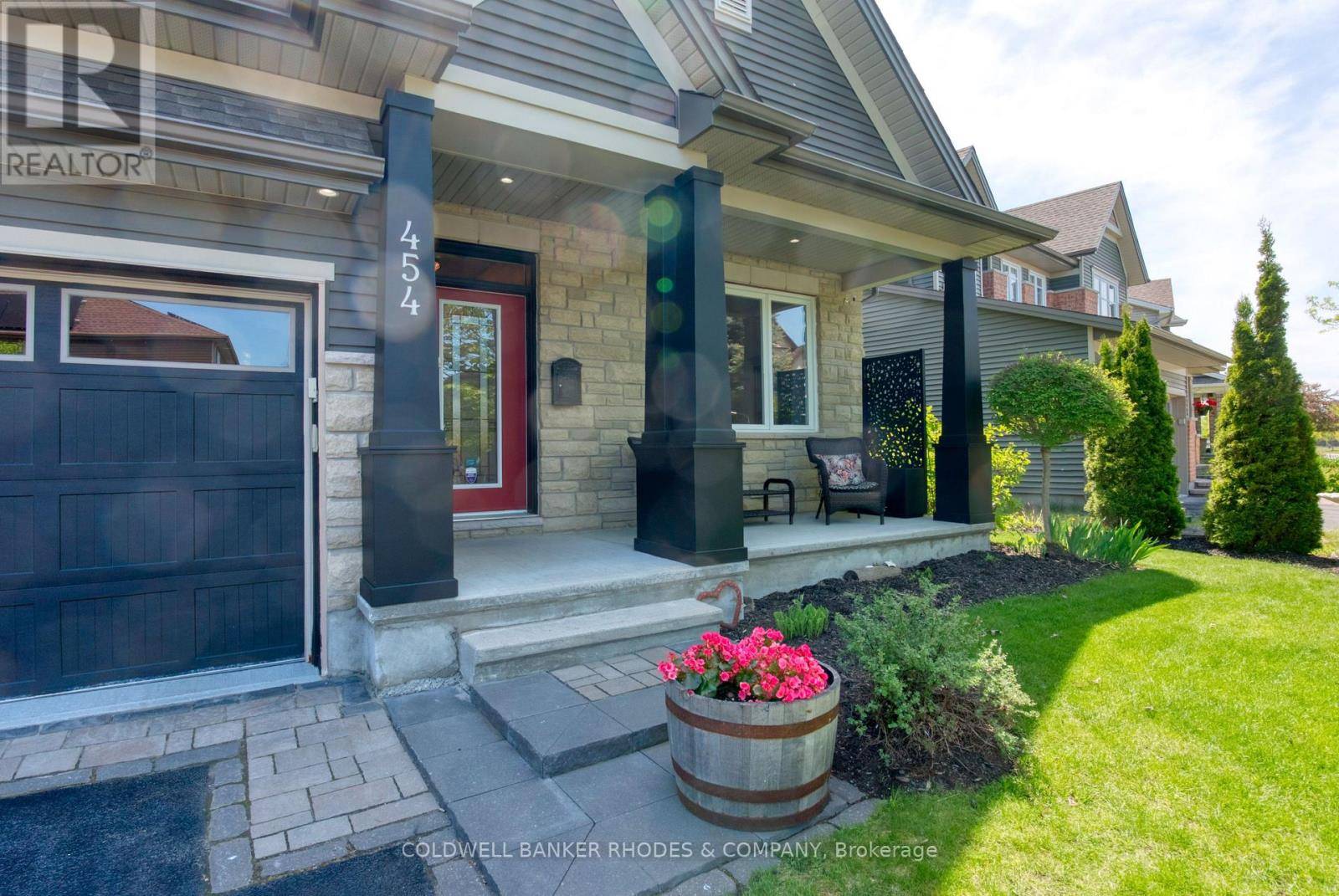 Ottawa, ON K1T0J5,454 CREEKVIEW WAY