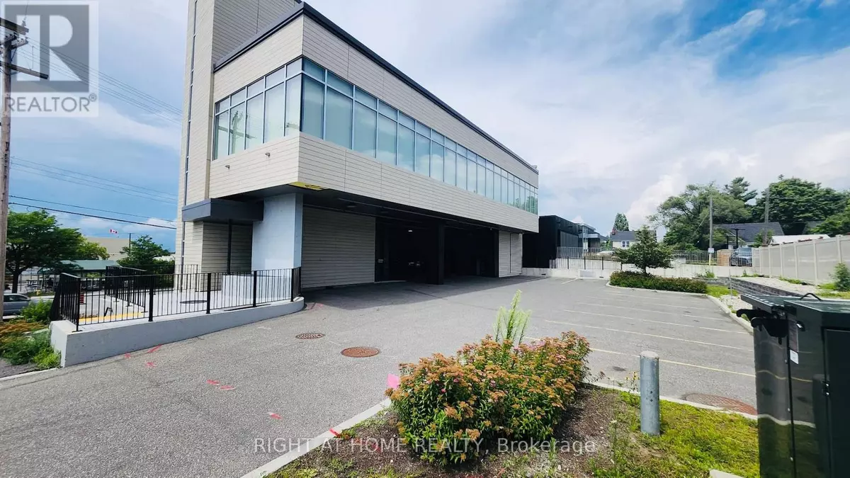 Ottawa, ON K1V7Y9,1637 BANK ST #101