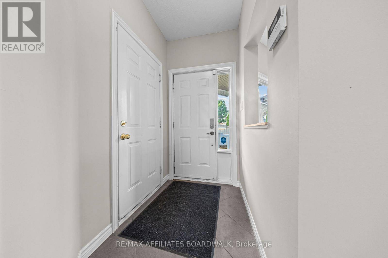Ottawa, ON K1V1V3,1056 ROCKY HARBOUR CRESCENT