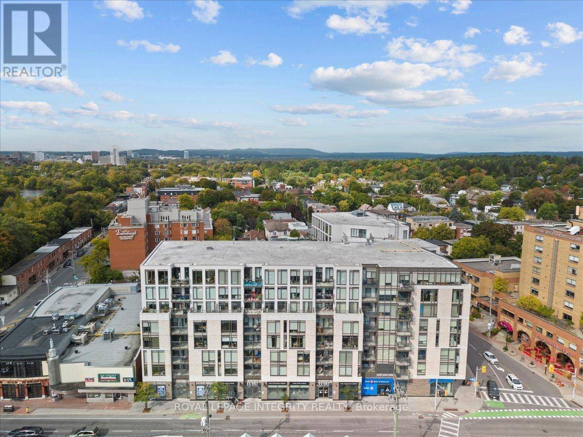 Ottawa, ON K1M2C5,411 Mackay ST #304