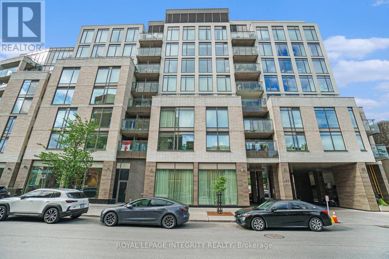 Ottawa, ON K1M2C5,411 Mackay ST #304