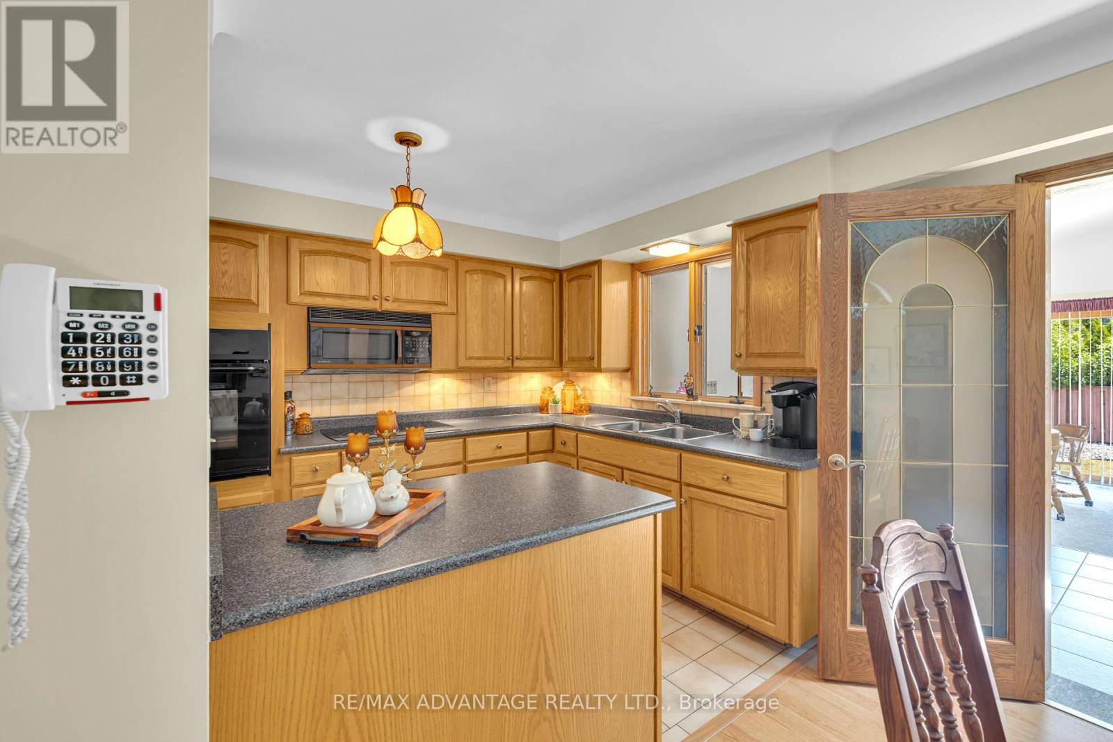 Windsor, ON N8W4L7,2360 LEONARD ROAD