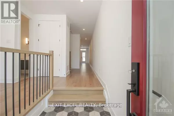 Ottawa, ON K1M1X6,166 IVY CRESCENT