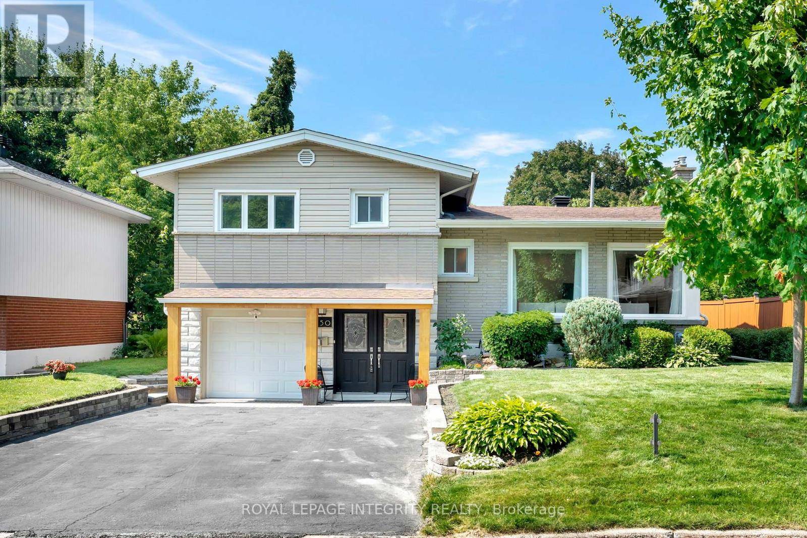 Ottawa, ON K2C2L3,1150 ALBANY DRIVE
