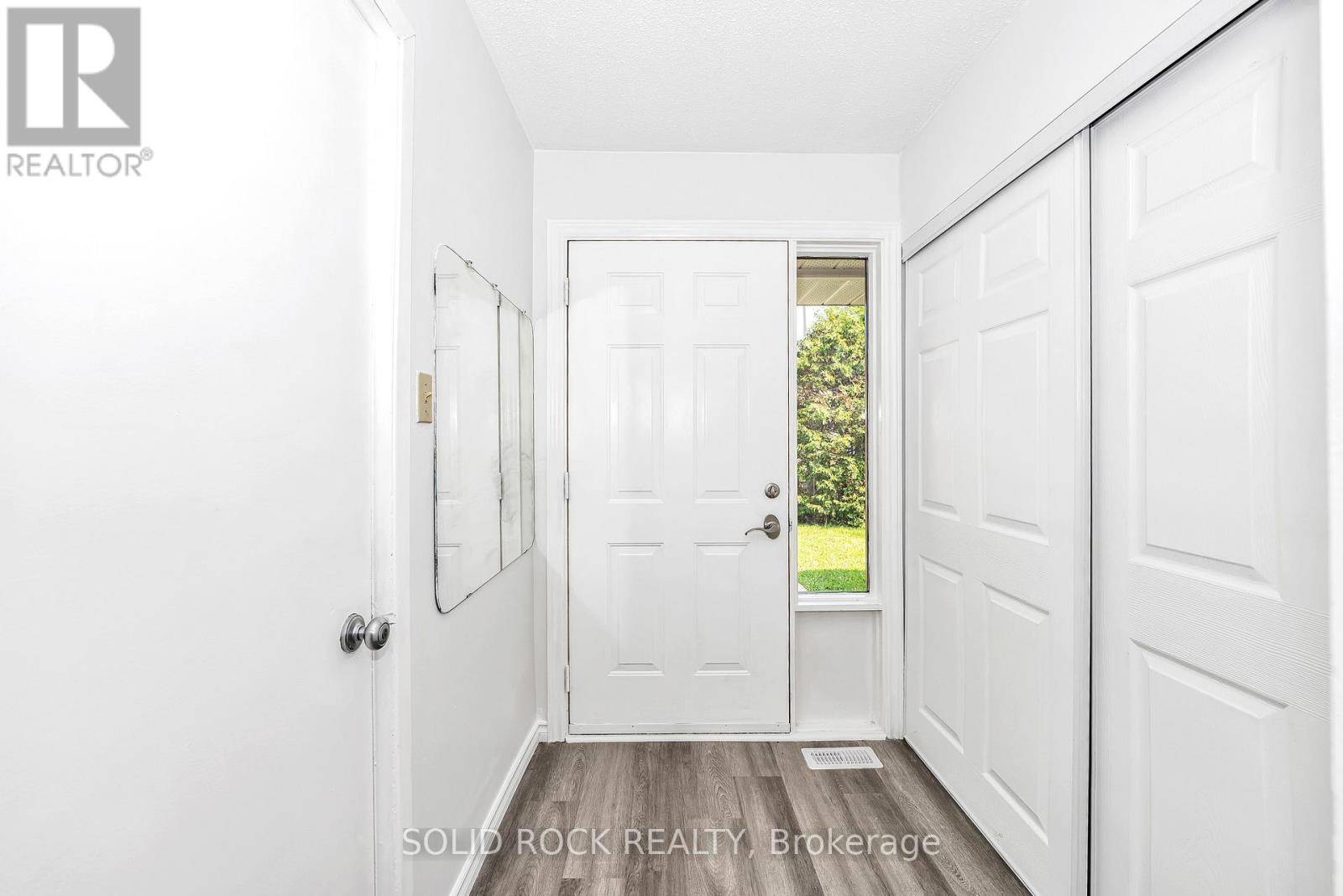 Ottawa, ON K1E3N5,348 MONICA CRESCENT