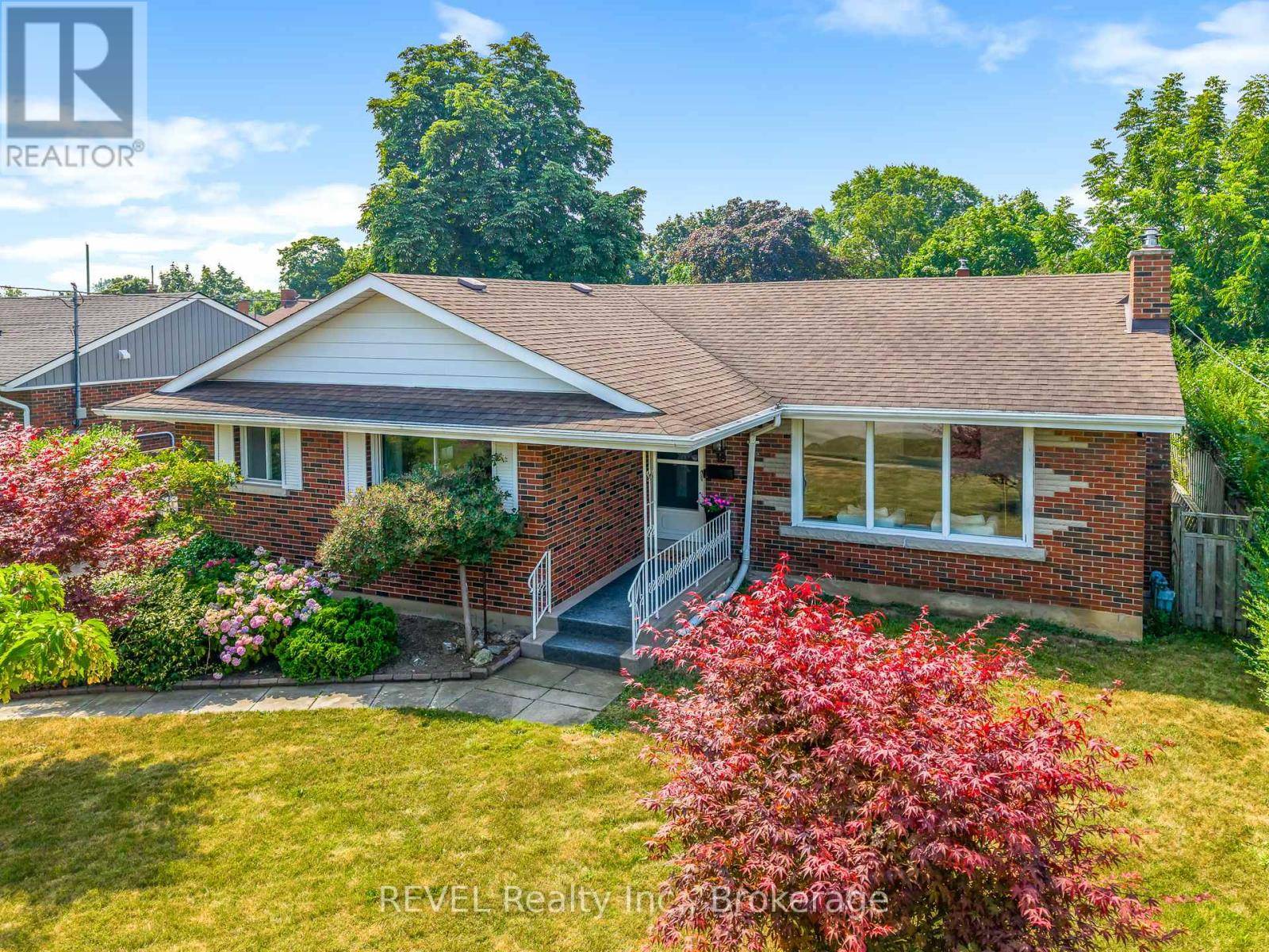 18 BROADMORE AVENUE, St. Catharines (carlton/bunting), ON L2M6A5