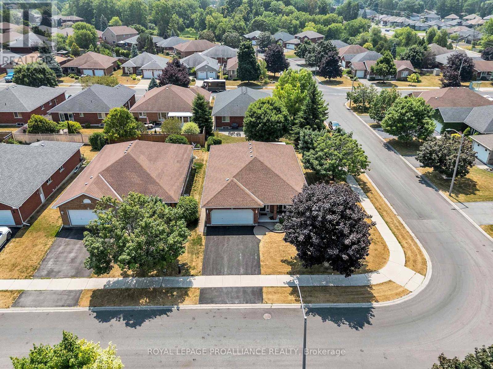 Belleville (belleville Ward), ON K8N5W7,17 HEMLOCK CRESCENT