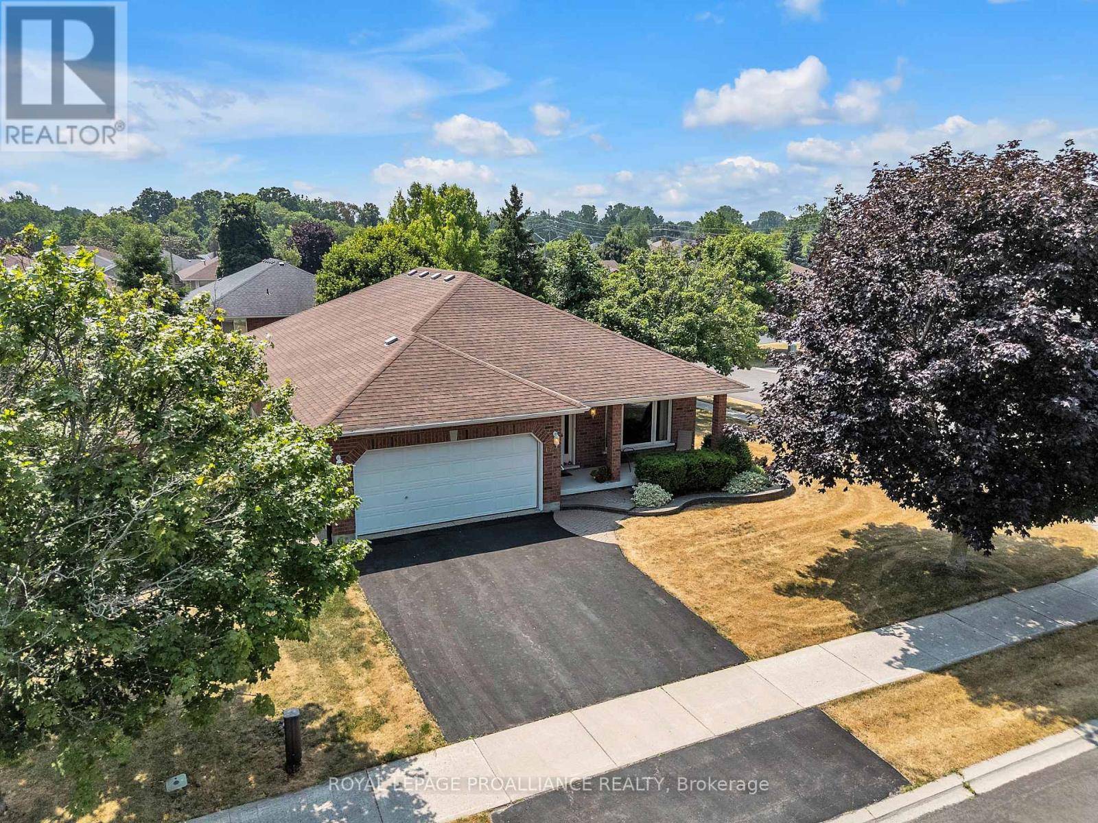 Belleville (belleville Ward), ON K8N5W7,17 HEMLOCK CRESCENT
