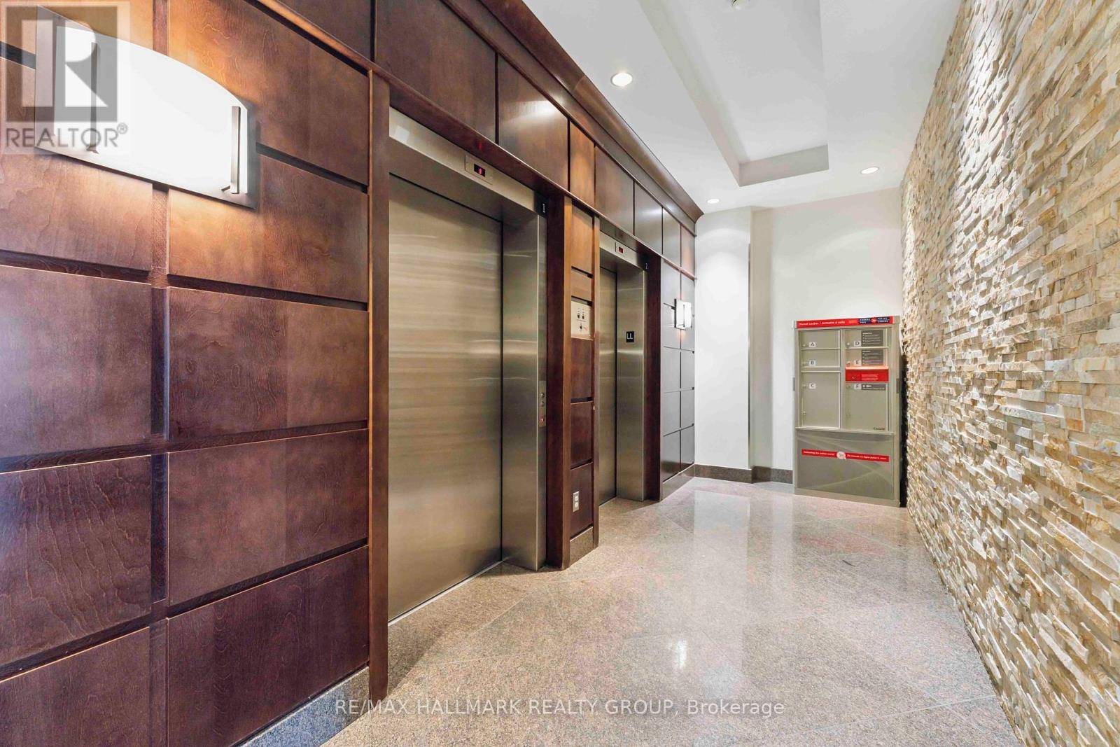 Ottawa, ON K1N0A7,200 Besserer ST #204