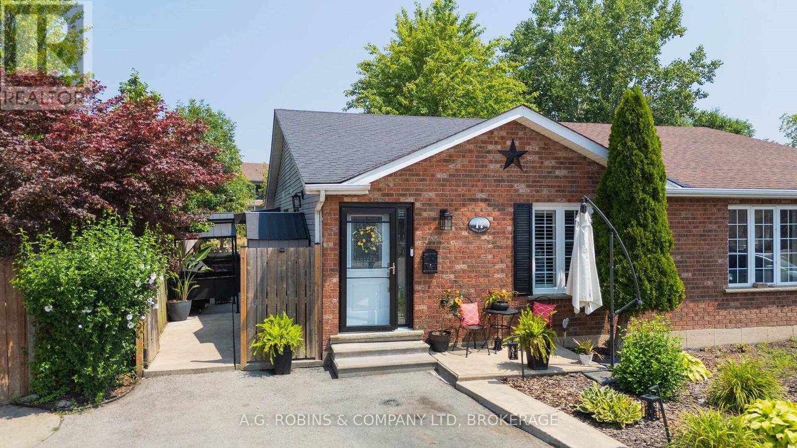 17 MARC COURT, Welland (lincoln/crowland), ON L3B5X2
