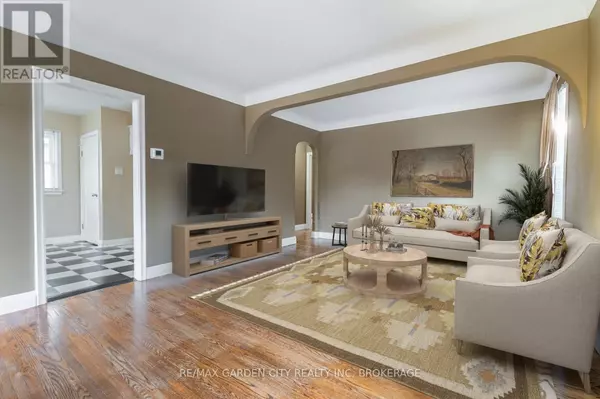 St. Catharines (secord Woods), ON L2P1Y6,29 ROSEDALE AVENUE
