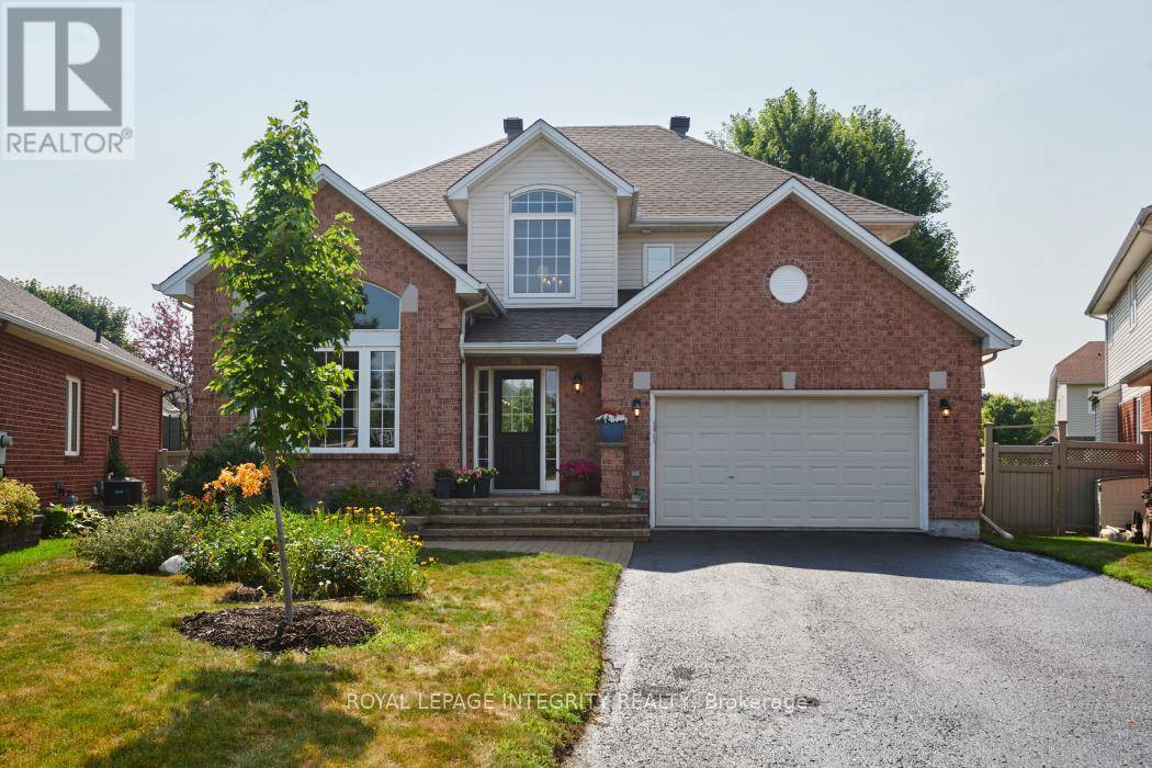 11 HONEYWOOD COURT, Ottawa, ON K1V1Y4