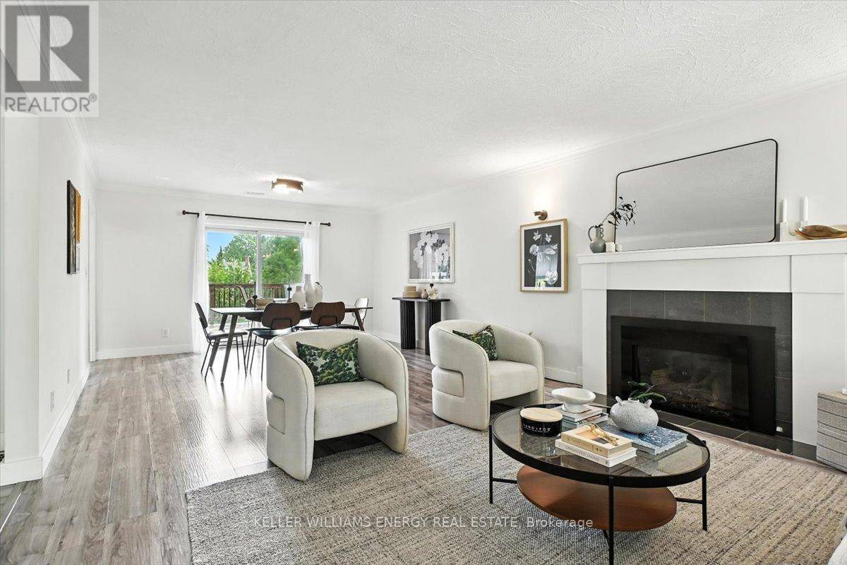 Peterborough West (north), ON K9J6V5,76 MAPLE CRESCENT