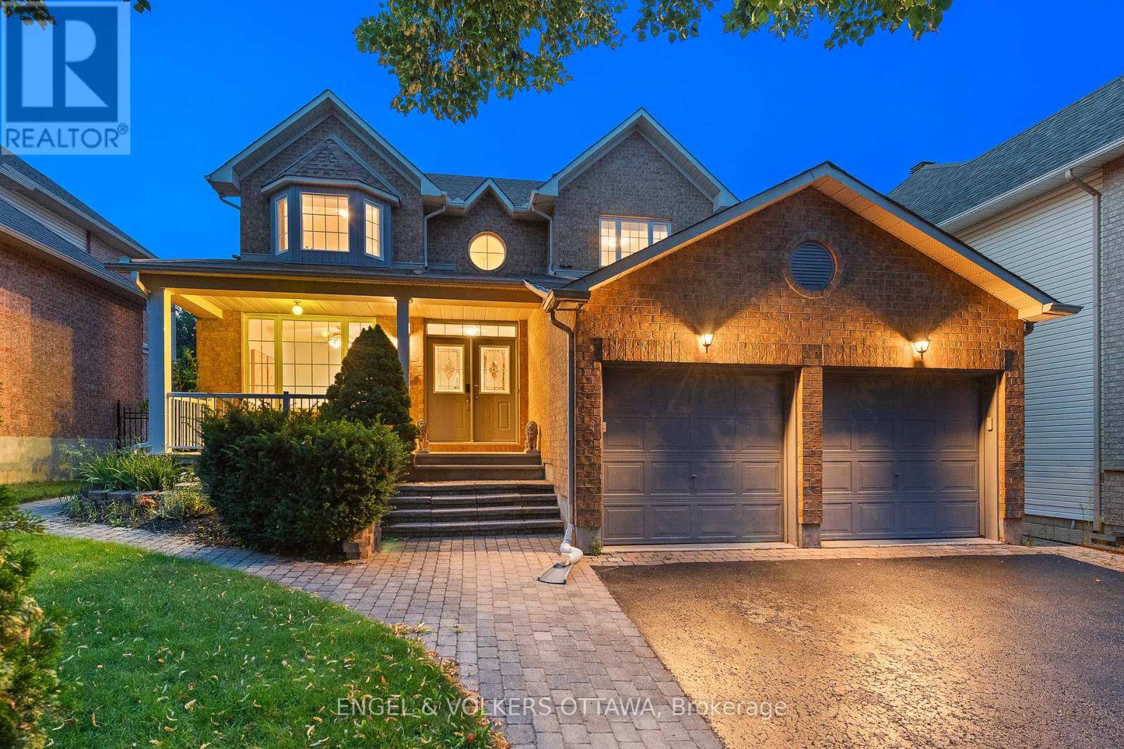26 REDCAR CRESCENT, Ottawa, ON K2K3E3