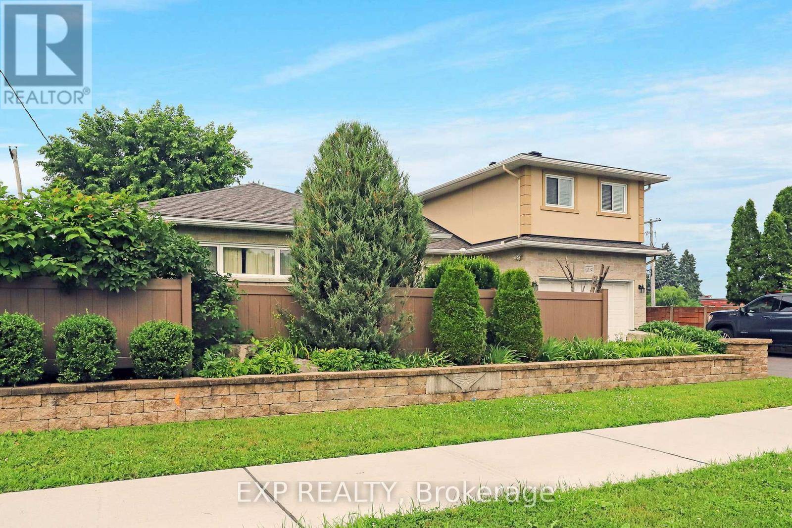 Ottawa, ON K2C1X1,1382 FISHER AVENUE