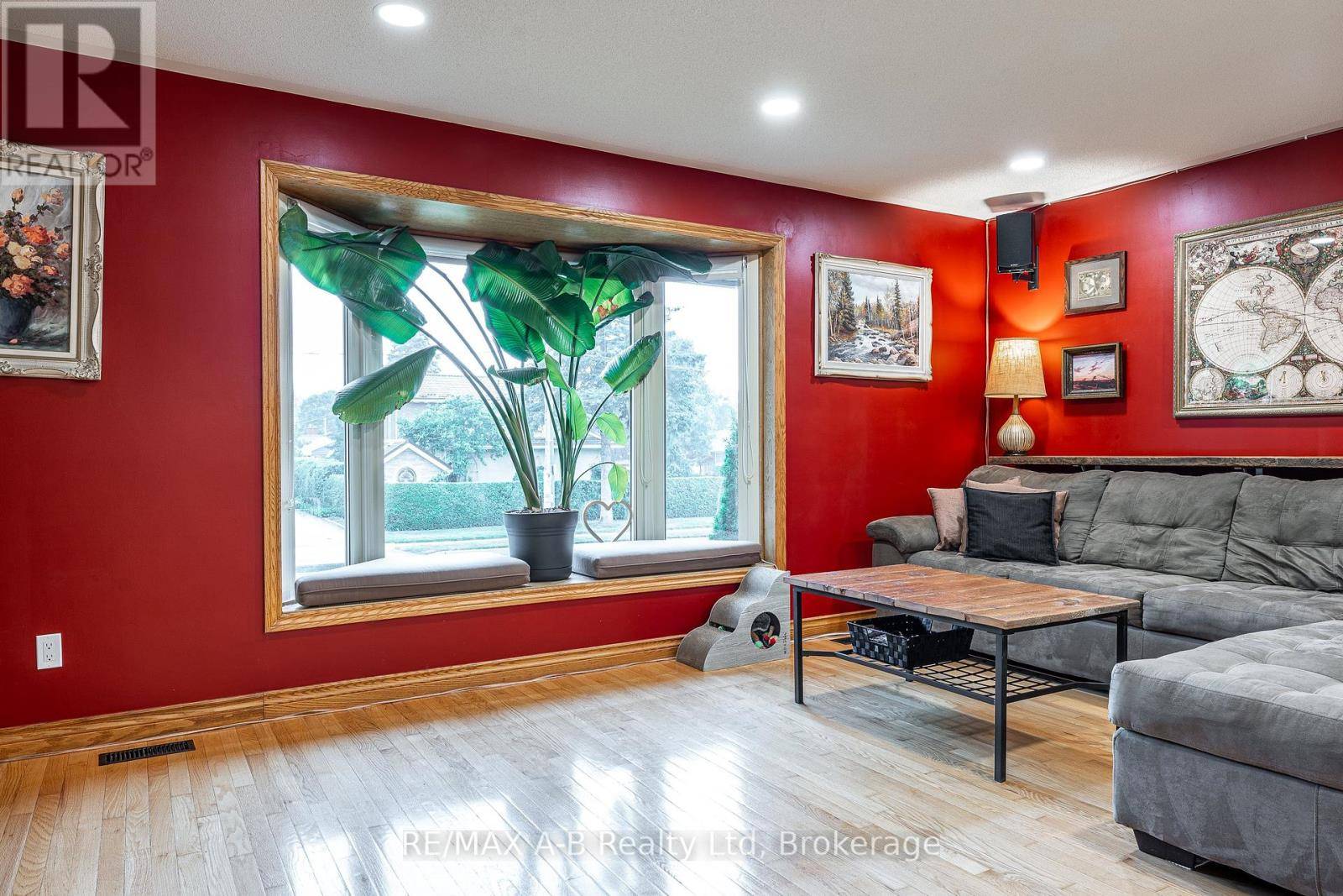 Stratford, ON N5A2Z1,146 JOHN STREET S