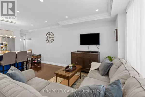 Hamilton (mcquesten), ON L8H2B7,72 MARTHA STREET
