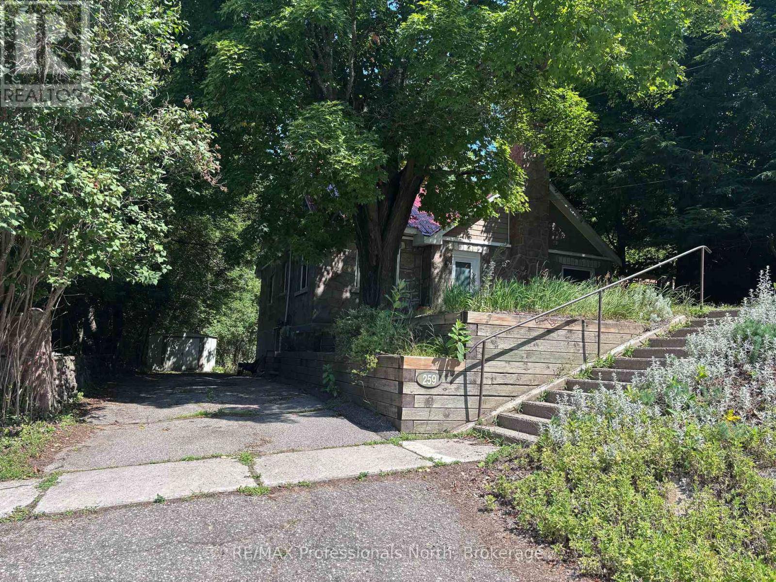 Dysart Et Al (dysart), ON K0M1S0,259 HIGHLAND STREET