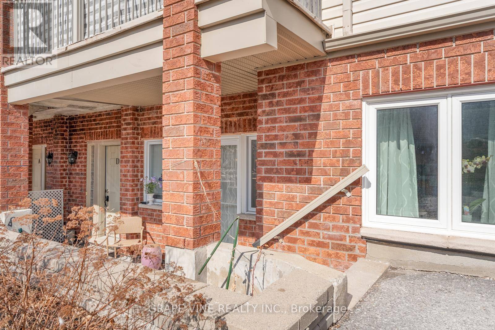 Ottawa, ON K2G7C8,165 Crestway DR ##D