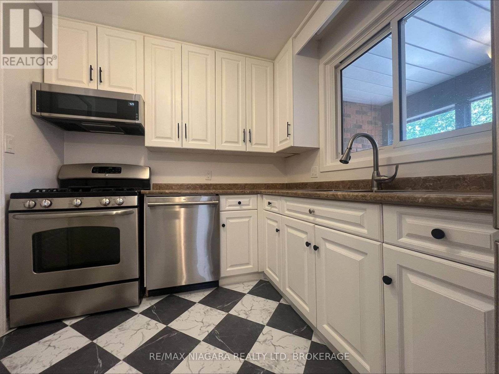 Niagara Falls (morrison), ON L2E5W5,7253 Thornhill CRES #Main