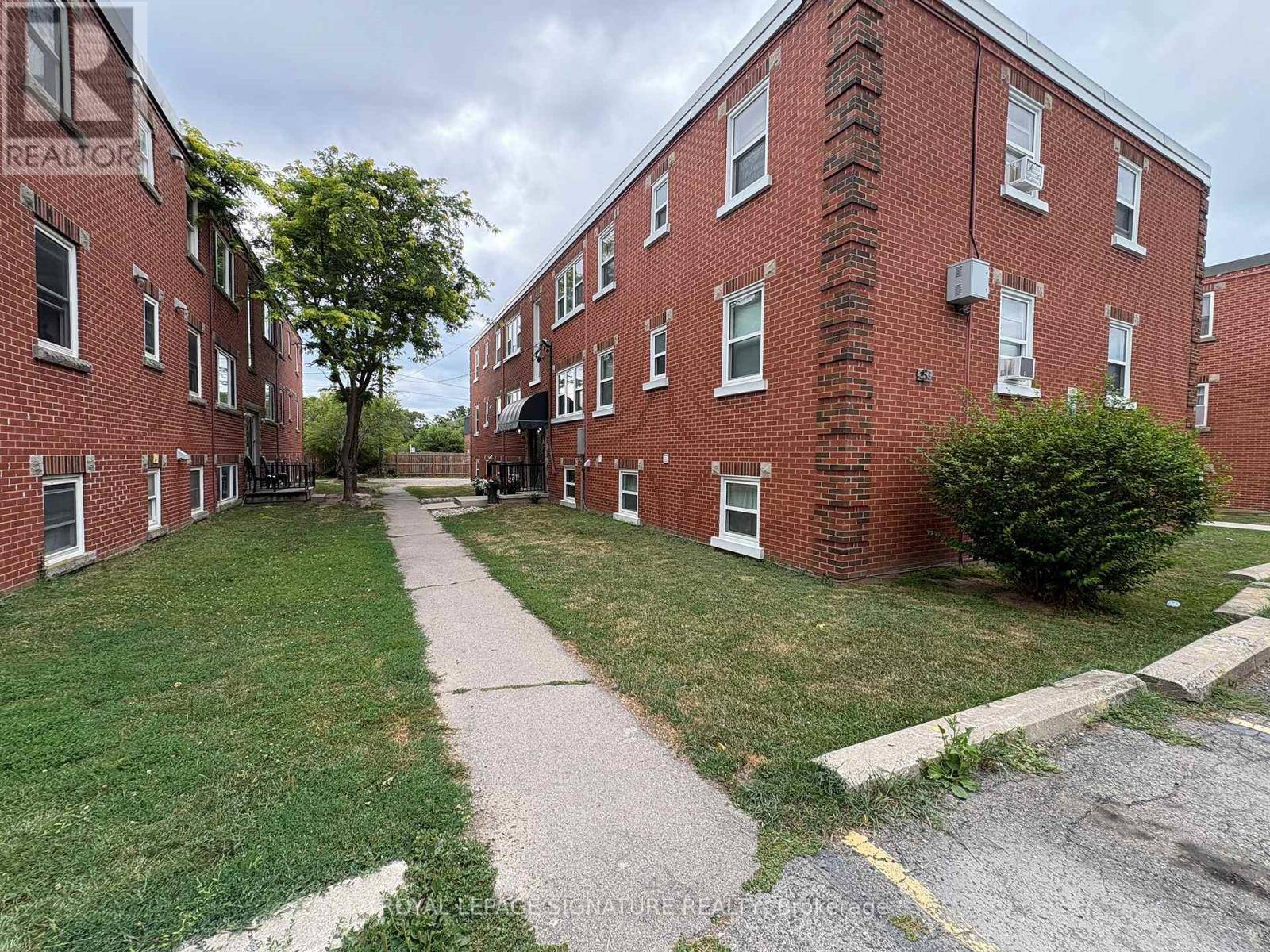 Hamilton (stoney Creek), ON L8G3S4,5 Applewood AVE #1