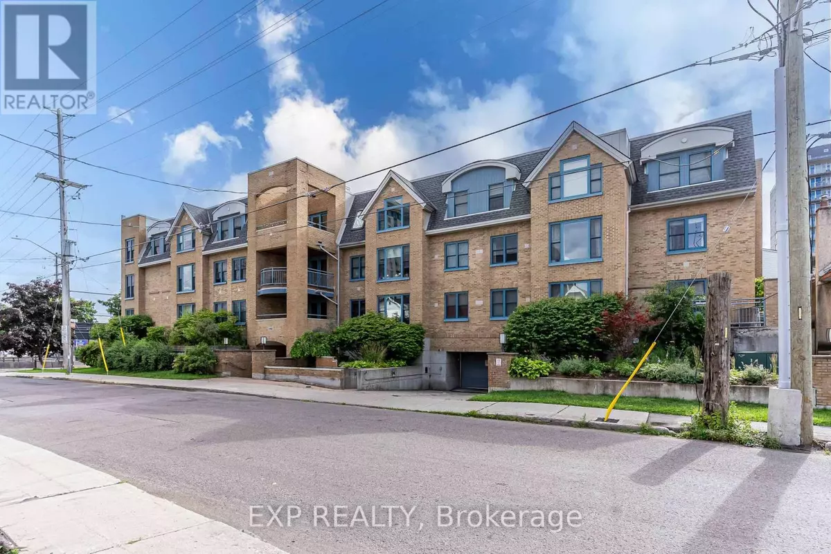 Ottawa, ON K1Y1L7,202 Hinchey AVE #211