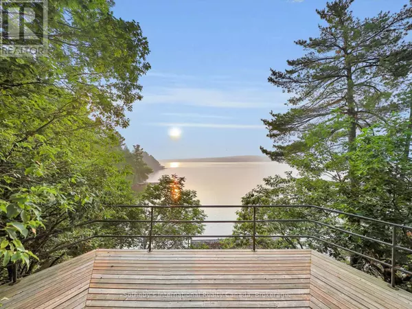 Lake Of Bays (mclean), ON P0B1A0,1080 VANCLIEAF DRIVE