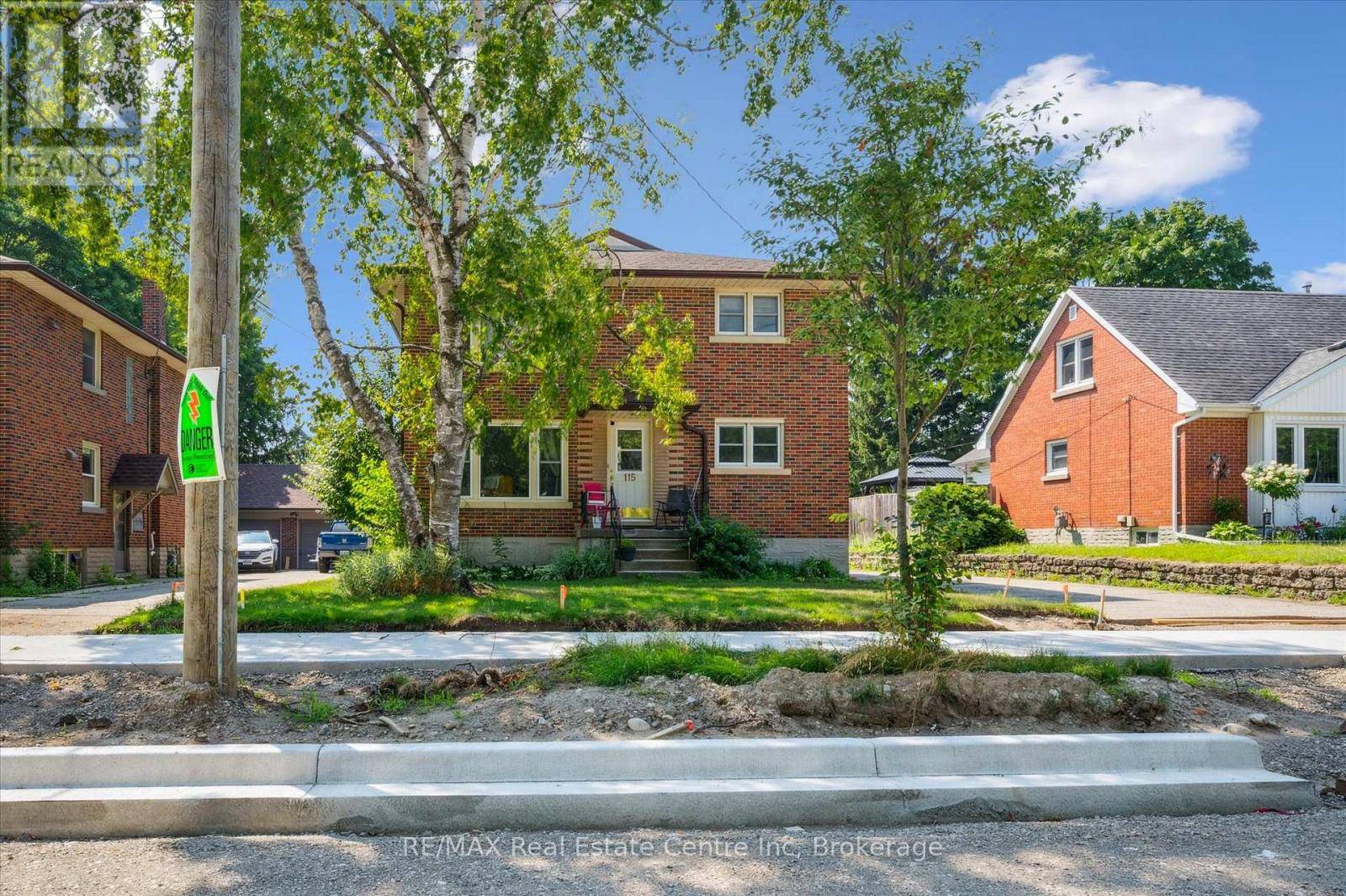 Kitchener, ON N2M1H7,115 MARLBOROUGH AVENUE