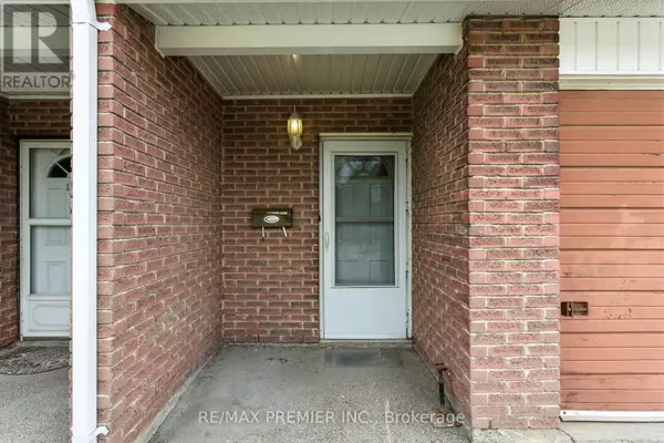 Brantford, ON N3S5C7,164E HENRY STREET