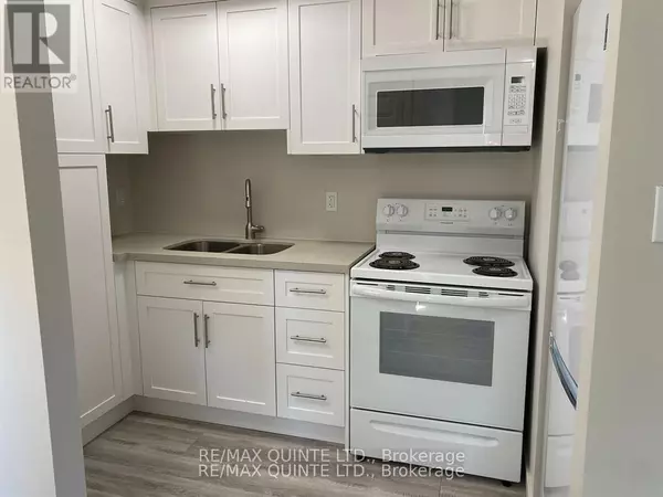 Belleville (belleville Ward), ON K8P4J8,2 Village DR #6