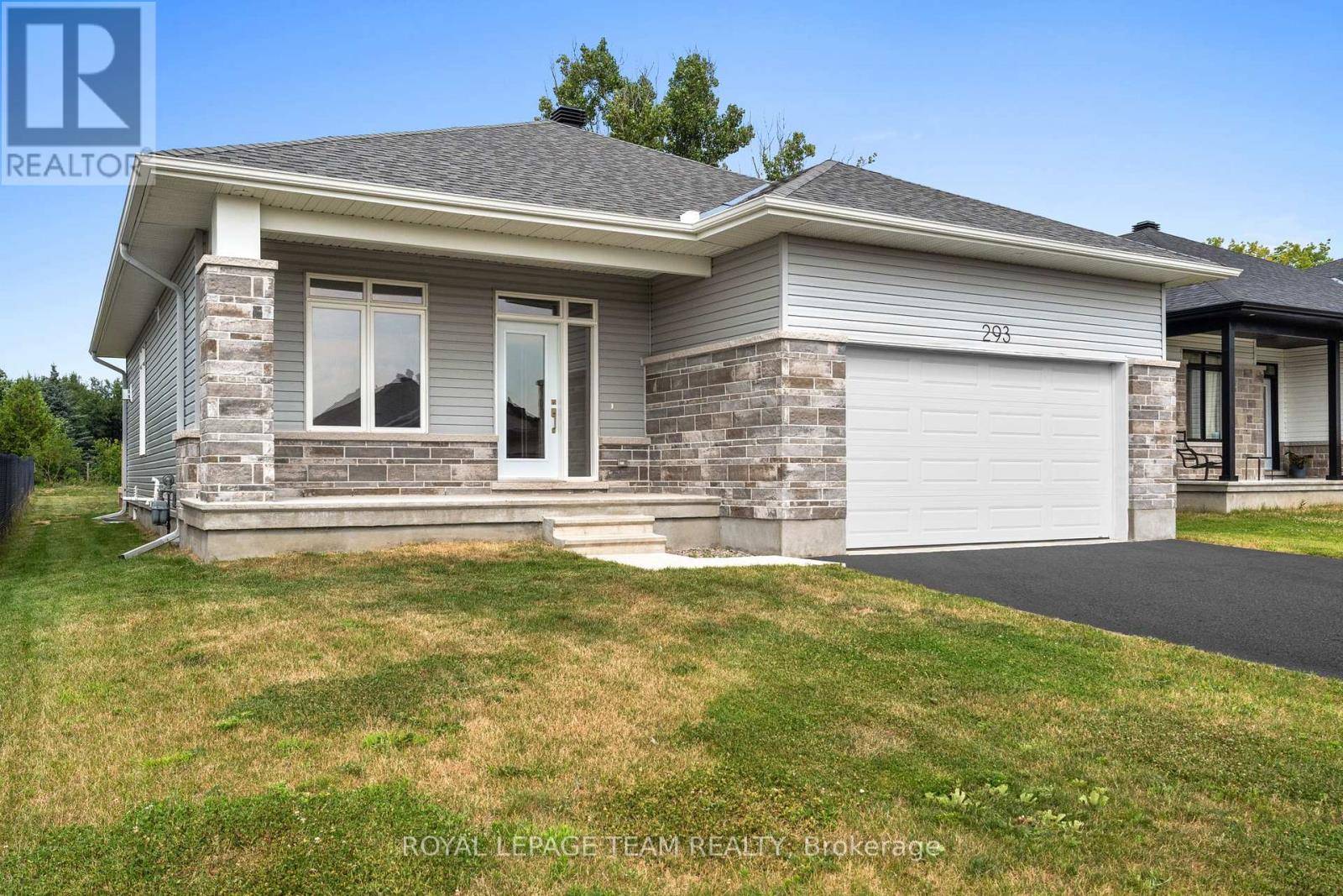 Smiths Falls, ON K7A5H4,293 WOOD AVENUE