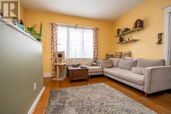 Peterborough South (west), ON K9J3W9,833 CRAWFORD DRIVE