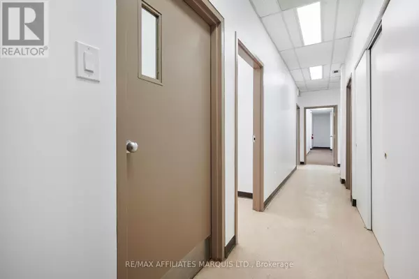 Cornwall, ON K6J1G3,UPSTAIRS/OFFICE ROOM 2 - 41 SECOND STREET W