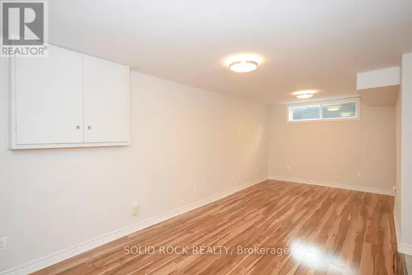 Ottawa, ON K1J6T3,1870 APPLEFORD STREET