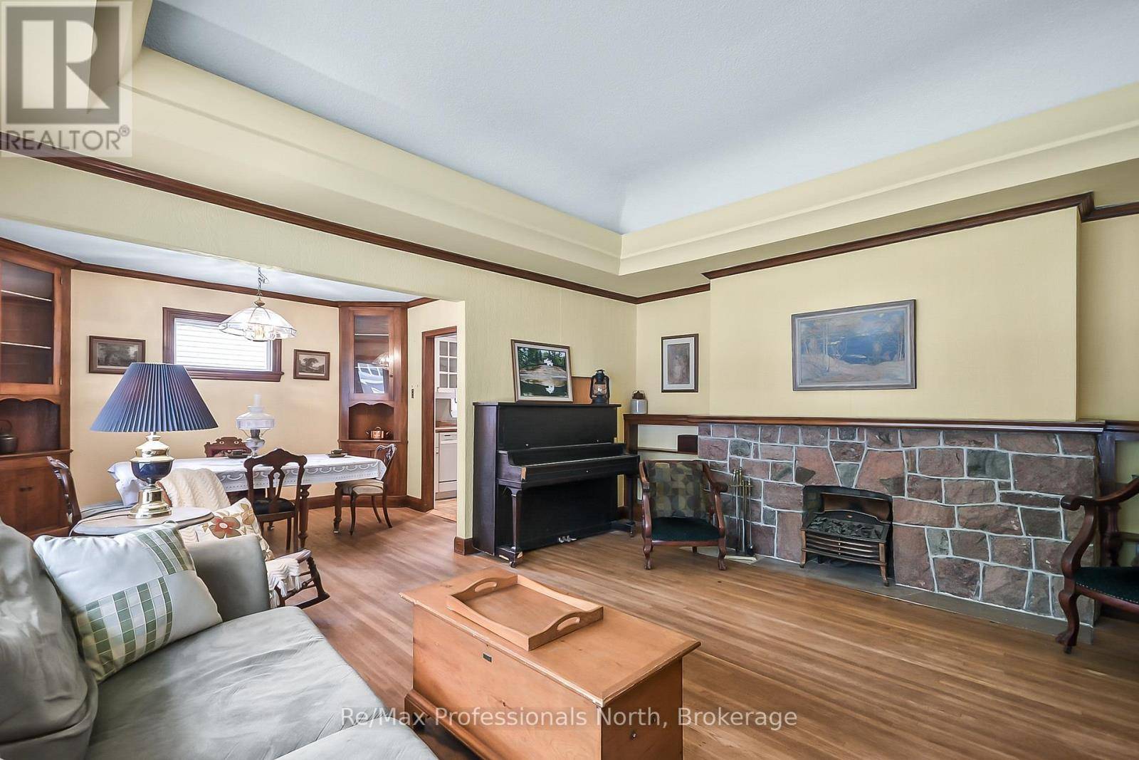Gravenhurst (muskoka (s)), ON P1P1H7,175 SARAH STREET S