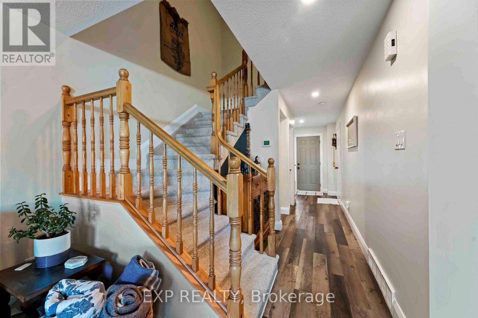 Ottawa, ON K1T3P1,84 ROYAL OAK COURT