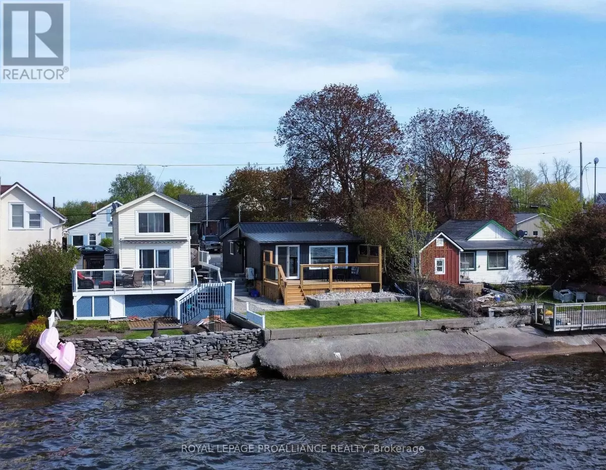 Prince Edward County (ameliasburg Ward), ON K8N4Z1,80 RIDLEY STREET