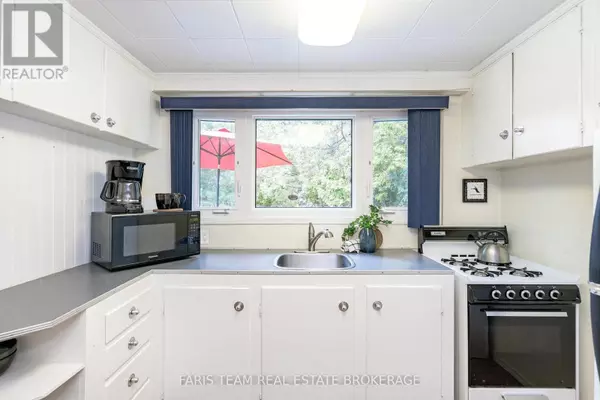 Kawartha Lakes (carden), ON K0M2T0,21 STANLEY ROAD
