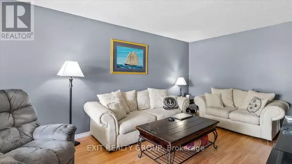 Belleville (belleville Ward), ON K8P5B2,17 MORRIS DRIVE