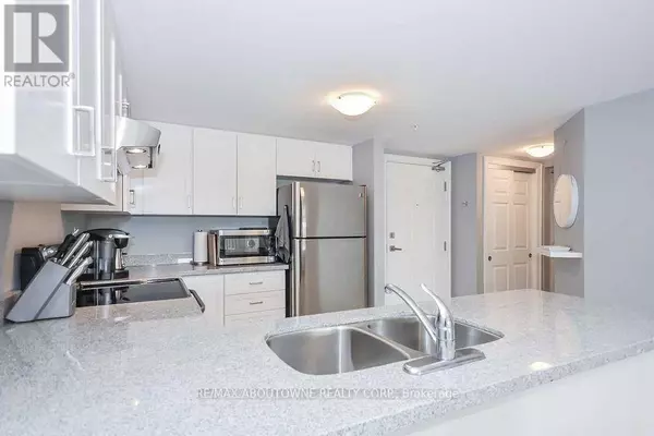 Guelph (pineridge/westminster Woods), ON N1L0P3,64 Frederick DR #402