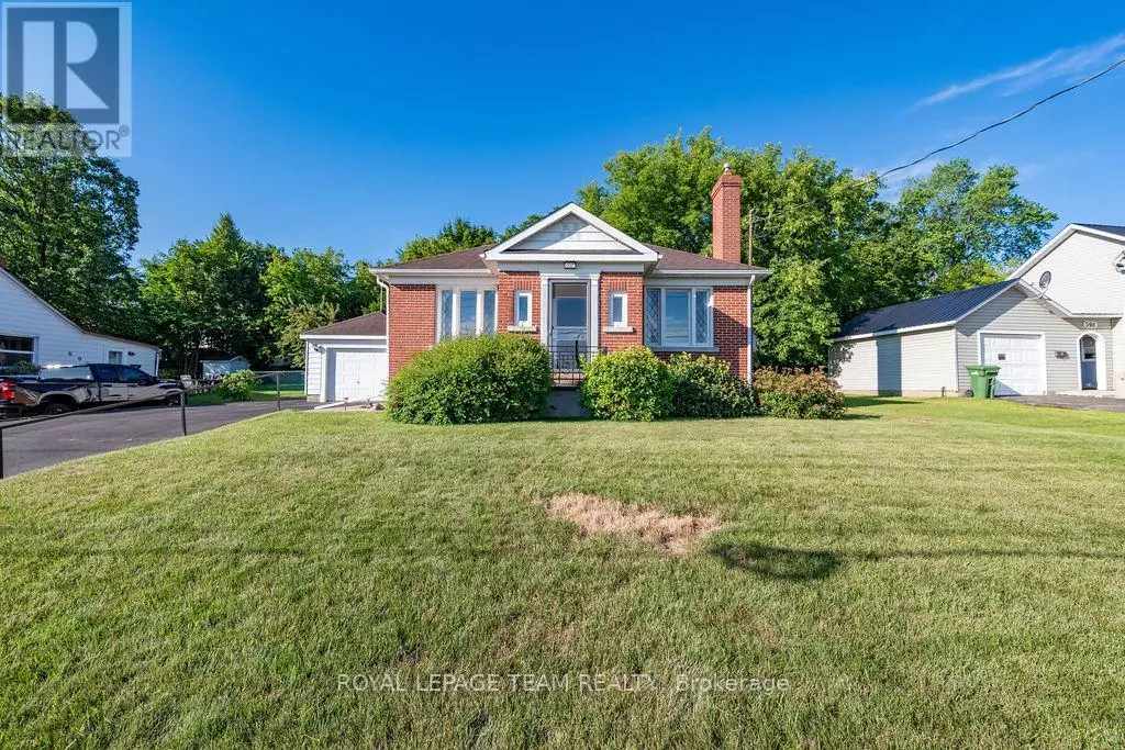 Pembroke, ON K8A3L6,602 PEMBROKE STREET E