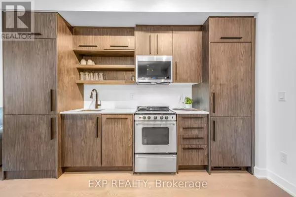 Ottawa, ON K1N0G3,560 Rideau ST #421